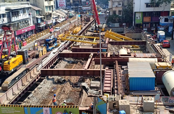 Grant Road station - Decking and strut works